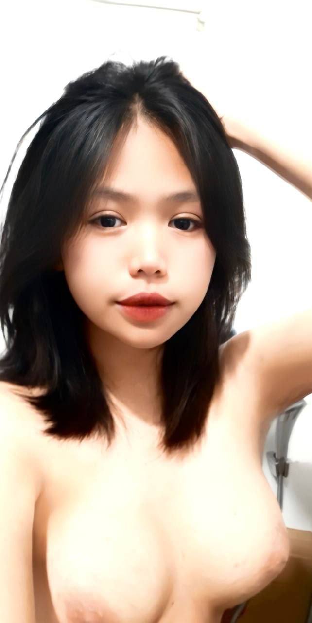 Chúc mừng Giáng sinh! Anh không biết nên tặng em gì vào dịp Giáng sinh, sao anh không giúp em xuất tinh nhỉ?